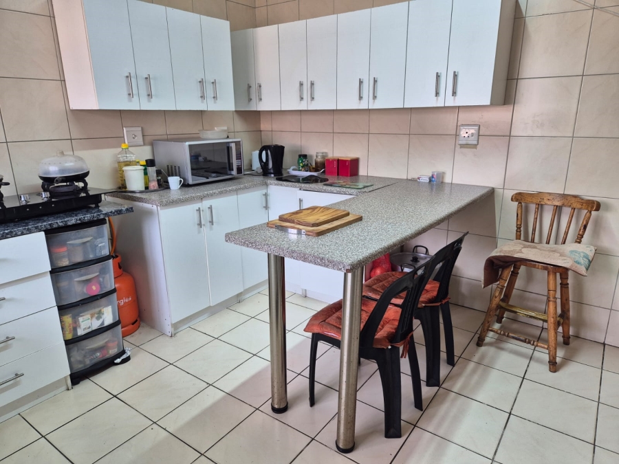 4 Bedroom Property for Sale in Lansdowne Western Cape